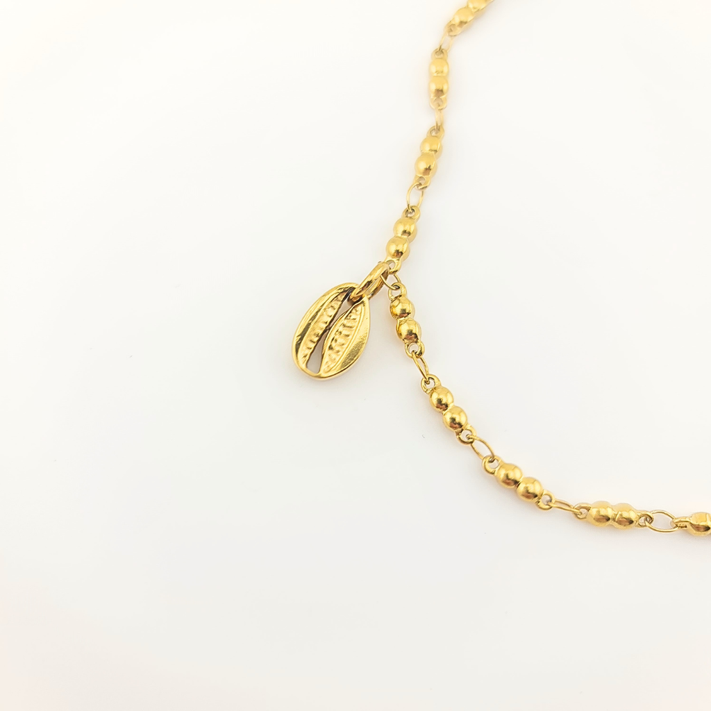 Ciondolo conchiglia a ciprea in oro 18K su catenina