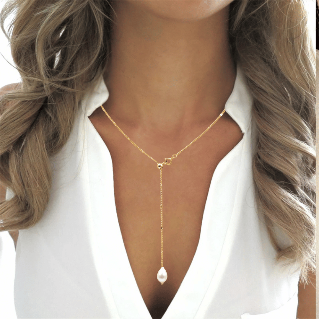 Collana oro 18K con ciondolo a perla goccia, chiusura piccola visibile