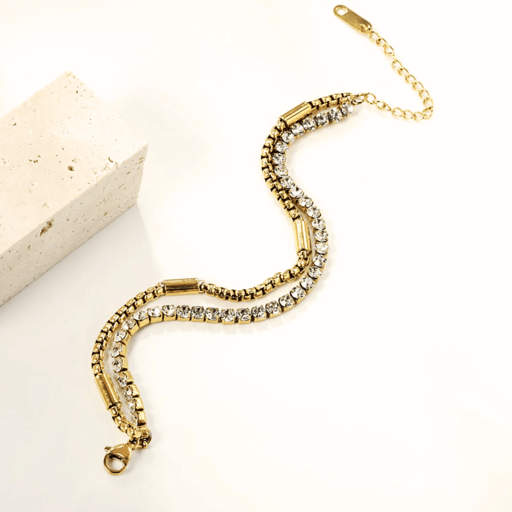 Bracciale tennis oro con zirconi e maglie a catena, dettaglio chiusura