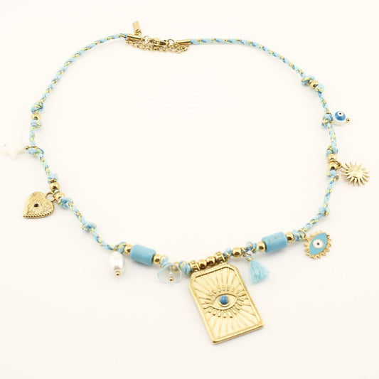 Collana con charm Occhio Greco e perline turchesi. Design minimal e luminoso. Waterproof, anallergica ed elegante.
