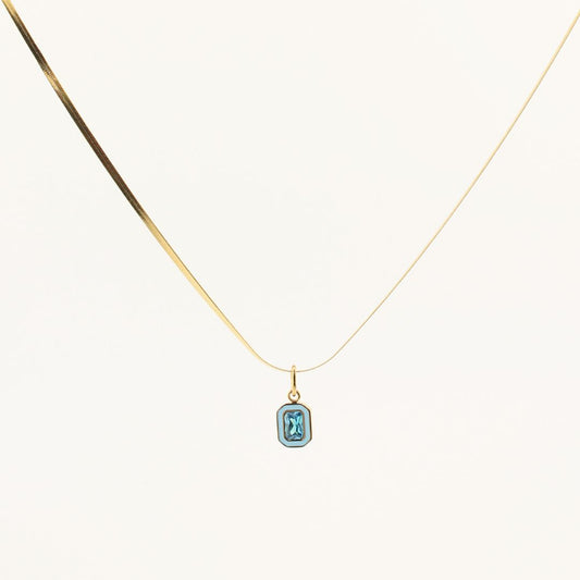 Collana con pendente turchese. Elegante, waterproof e anallergica. Realizzata in acciaio inox 316L placcato oro 18K. Perfetta per ogni occasione.