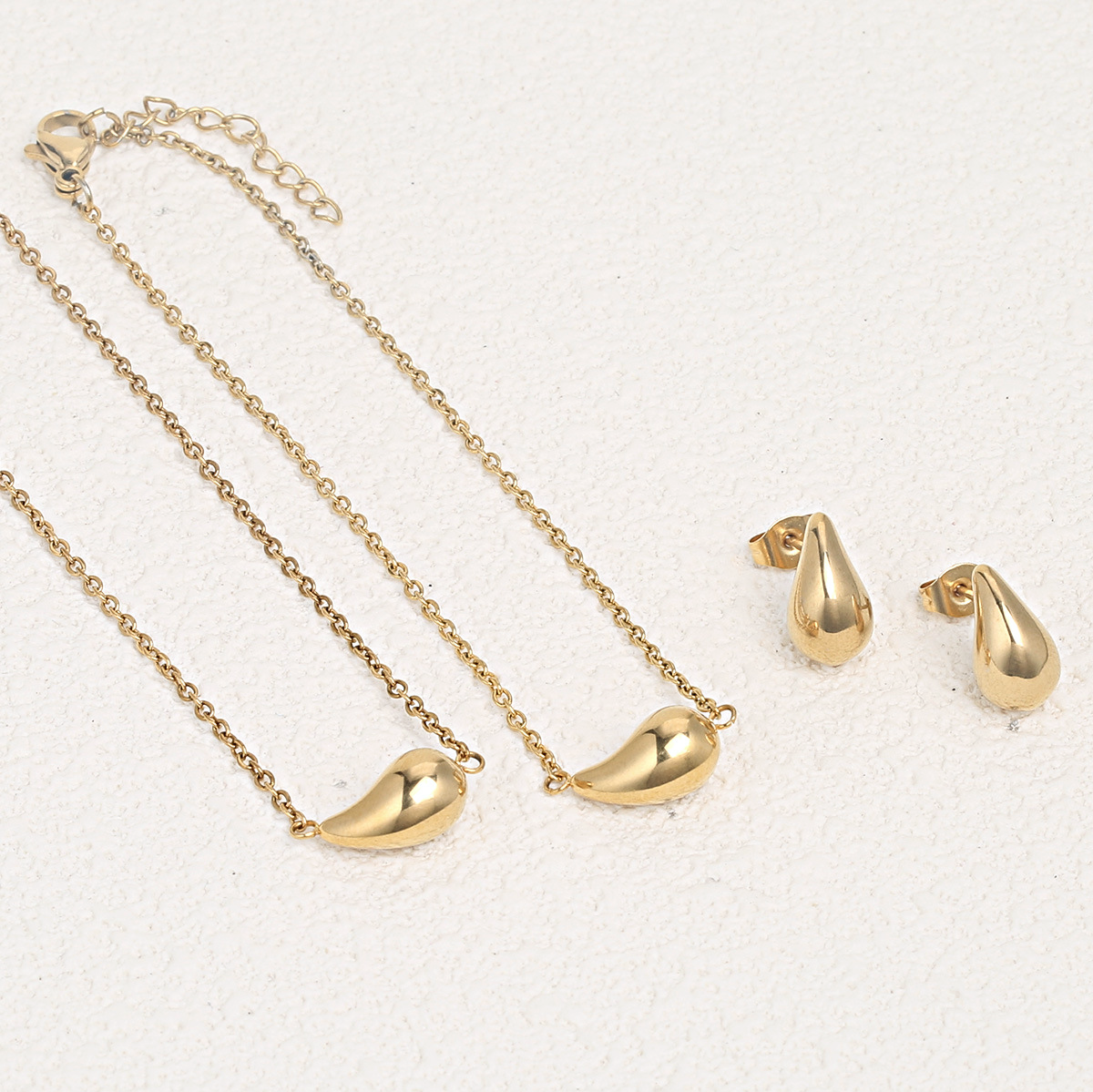 Set oro 18K con collana e orecchini a goccia lucida